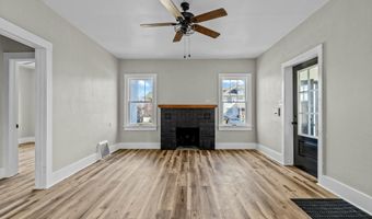 110 W Locust St, Aurora, MO 65605