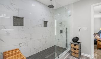 3902 Larkhaven Village Dr, Charlotte, NC 28215