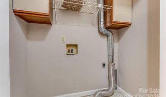 102 Abbey Cir, Asheville, NC 28805