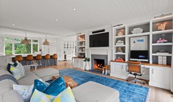 8 Gaylea Dr, Branford, CT 06405