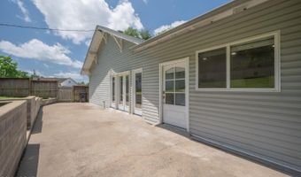 202 N Walnut St, Anderson, MO 64831