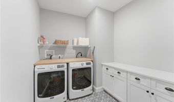 46 Somerset Cir, North Kingstown, RI 02852