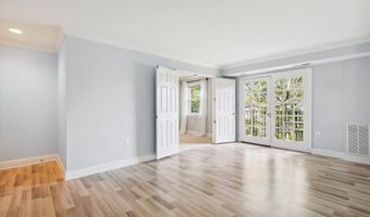 5909 QUANTRELL Ave 203, Alexandria, VA 22312