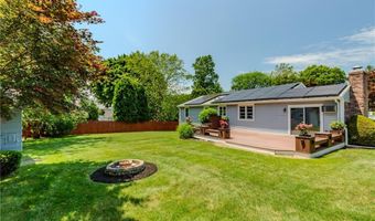 7 Oakcrest Dr, North Providence, RI 02904