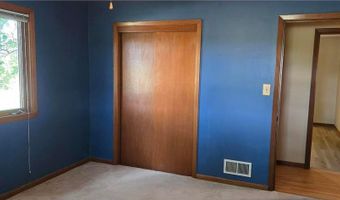 1713 S Shore Dr, Albert Lea, MN 56007