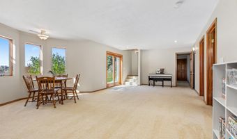 8409 Sunset Cir, Brandon, SD 57005