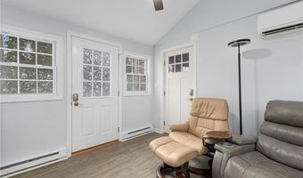 22 Franconia Dr, Cranston, RI 02920