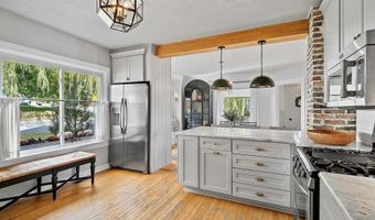 302 E MISSION Rd, Allouez, WI 54301