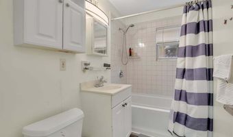 197 Dupont Pl, Bridgeport, CT 06610