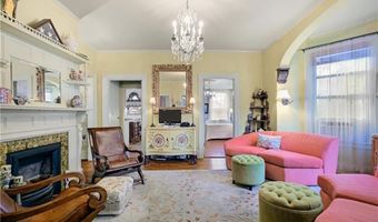 15 Ayrault St, Newport, RI 02840