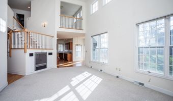 4 Hilander Dr, Albany, NY 12211