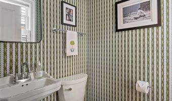 12 Bliss Rd, Newport, RI 02840