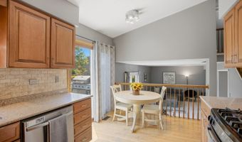 811 Westbury Dr, Algonquin, IL 60102