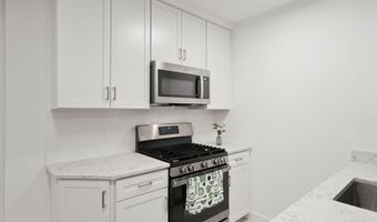 16 E LINDEN St, Alexandria, VA 22301