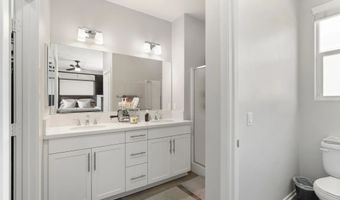 225 Royal Gln Unit #410, Escondido, CA 92025