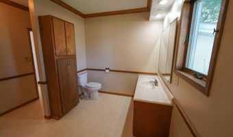 610 7th Ave, Ackley, IA 50601