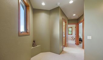 940 Pinecrest Ter, Ashland, OR 97520