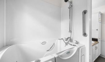 202 Pearl St, Bangor, ME 04401