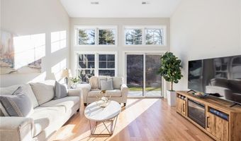 44 Overlook Ln, Glocester, RI 02814