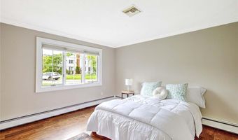 33 Meadowbrook Dr, Barrington, RI 02806