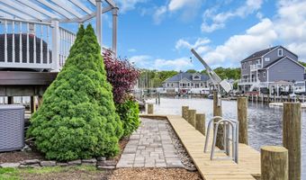 221 Magnolia Dr, Bayville, NJ 08721