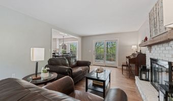 635 Oakview Dr, Algonquin, IL 60102