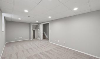 907 40th Ln, Anoka, MN 55303