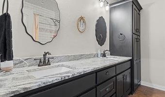 1707 Warwick Cir, Ardmore, OK 73401