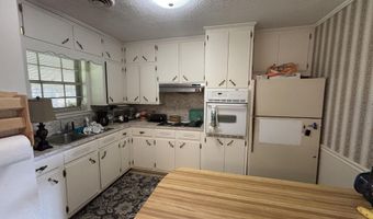 111 Cherokee Dr, Amory, MS 38821