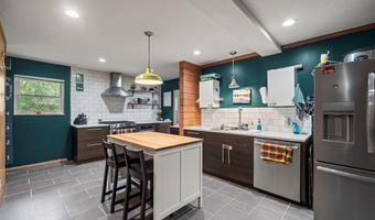 7204 Rockspring Dr, Affton, MO 63123
