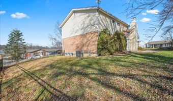 568 Spragues Mill Ct, Ballwin, MO 63011