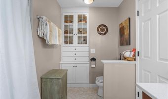 280 Carmel Woods Dr, Ballwin, MO 63021