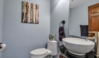 7 Shalamar Ct, Amherst, NY 14068