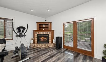 406 234TH St, Aledo, IL 61231