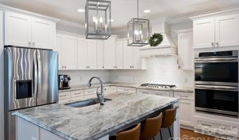1617 Hawthorne Ln, Charlotte, NC 28205