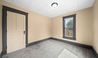 411 N 6th St, Beresford, SD 57004