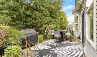8 Meadowbrook Aly, Barnegat, NJ 08005