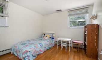 325 Shady Hill Dr, East Greenwich, RI 02818