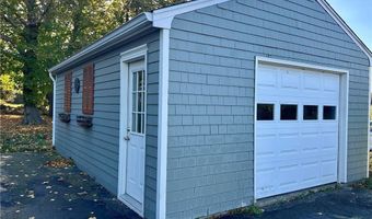 481 Oliphant Ln, Middletown, RI 02842