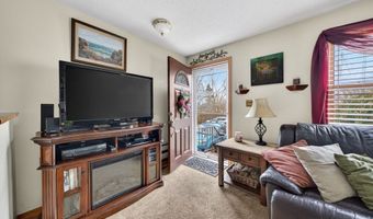 22 Connecticut Ave, Middletown, RI 02842
