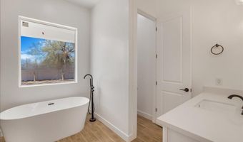 1225 N IRONWOOD Dr, Apache Junction, AZ 85120