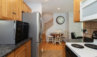 80 River Rd, Clinton, CT 06413