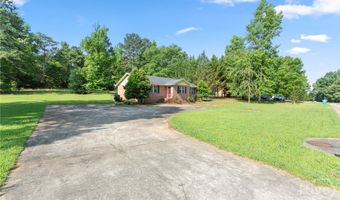 175 Big Oak Cir, Athens, GA 30605