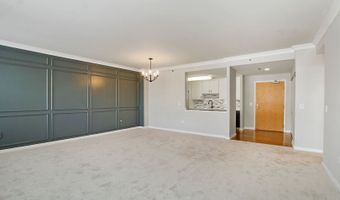 77 S Evergreen Ave 206, Arlington Heights, IL 60005