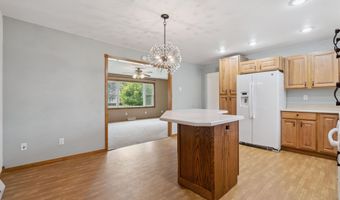 310 7th Ave SE, Dyersville, IA 52040