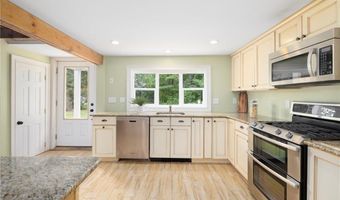 25 Willow Dr, Hopkinton, RI 02832