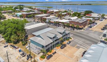 76 Market St, Apalachicola, FL 32320