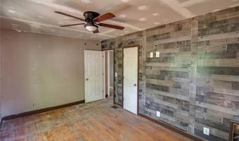 2020 Country Club Dr, Alton, IL 62002