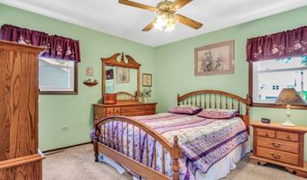 471 Linden Ln, Antioch, IL 60002