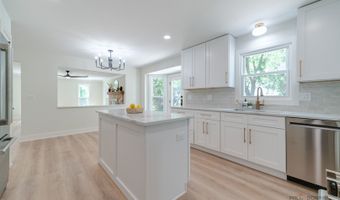 408 W Foxdale Ln, Arlington Heights, IL 60004